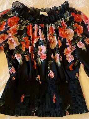 Floral Off-Shoulder Blouse in Black and Pink
